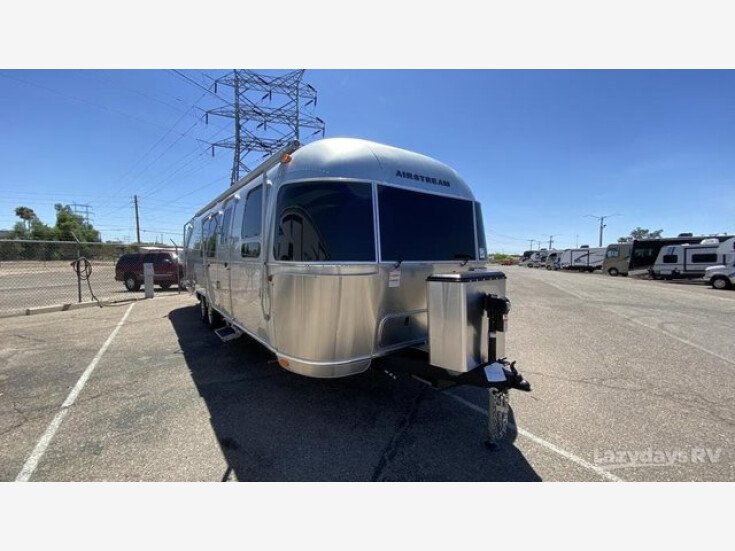 Thumbnail Photo undefined for New 2023 Airstream Flying Cloud